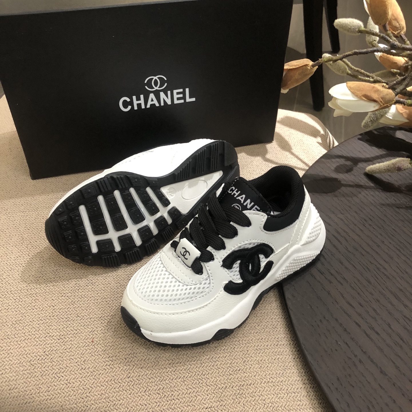 Children's shoes child